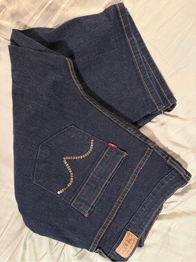 Levi's Dark Blue Relaxed Fit Capris Jeans with Back Pocket Sequins
